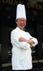 海外天饮食业集团董事经理 兼创办人俞植昌献菜