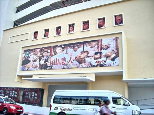 槟城有一间新酒店，只是利用一张旧电影海报，就成功制造话题，达到宣传效果了。