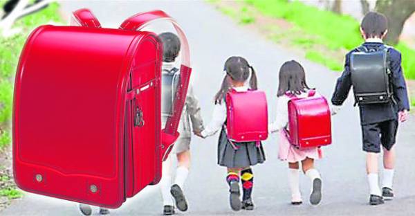 在日本，孩子都是背着万能救命书包上学去！
