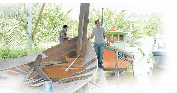 登嘉楼河道纵横交错，造就了传统手工木船业的发展，造船工匠在造船完工之后可以即试船的抗水能力。