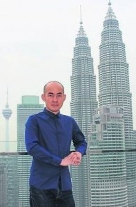 炜轩大师指出,一般人所理解的“天地人”,是一种被动的概念,我们知道天时地利人和,却不知道如何拥抱它们,这就是被动的。但真正的“天地人”,其实是主动出击的学问,换言之,“天地人”的精髓所在,就是教您如何化“被动”为“主动”。