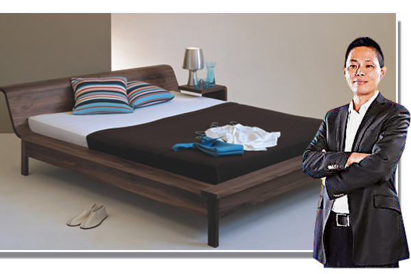 郑伟健师父表示，一张床睡久了就得注意床垫的商标是否有损坏，尤其是鸳鸯牌的床垫，任何一字被磨损都会随时断桃花。
