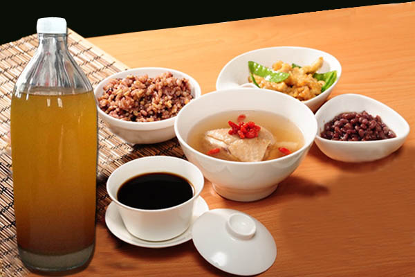 坐月产妇除了多吃补血菜肴,姜酒也是不能少!