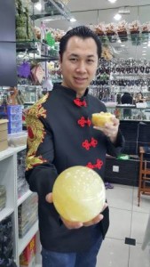 黄達文师父表示,如果想催旺个人事业,水晶喷泉就得以鲤鱼或龙的造型为主,如果是团队,则要有双鲤鱼或双龙的造型。