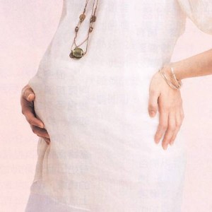 孕妇在怀孕期间，用药必须经过专业医生的批准，以确保胎儿无恙。