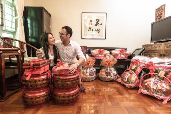 华人婚俗之所以源远流长必然有其原因及风水意义,为了未来幸福的婚姻路,还是有必要遵照的。