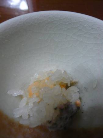 最叫他诡异的是家里吃不完的米饭,不到几个小时就发霉。