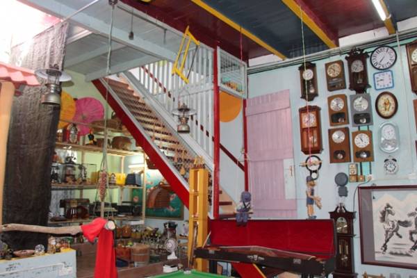 蔡进福在柔佛吗咯村，成立了私人的小型博物馆，以供公众参观。 