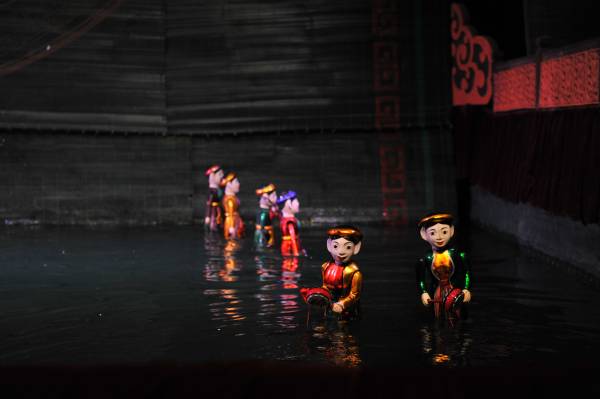水上木偶戏是越南传统的文艺表演，已有千年历史。