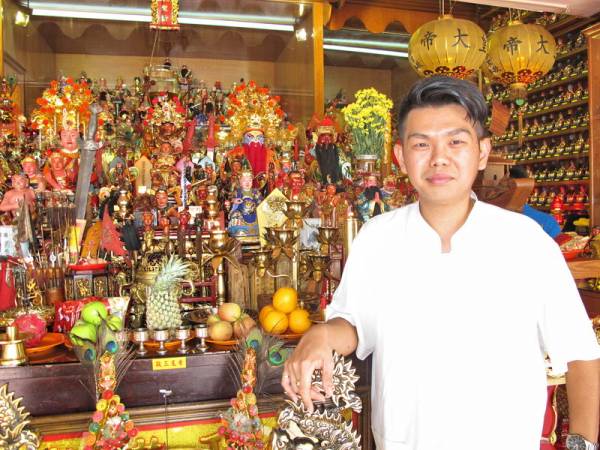 达士馆济宝宫道坛主持人张三轩道长是一位著名的命理堪舆家,精通风水地理兼择日。