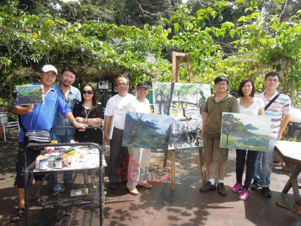 年前在浮罗山背主办“阿古露茜国际艺术村”时，吸引了许多海内外的画家到这里作画交流。