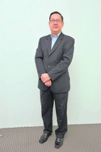 何师傅表示,很多人以为厨房灶炉底下是水槽就会影响健康之说,其实这是水火不融的相冲格局,不会影响健康,只会影响夫妻之间的感情。