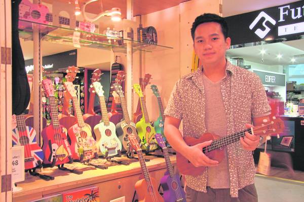 Louis 年纪轻轻,但目标清晰,在25 岁时已经实现了自己的愿望,拥有一家小小的学院,和两个小档口。