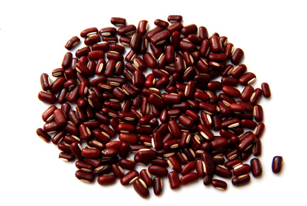 外型犹如红豆的赤小豆，具有“利小便、消胀、除肿、降血脂、补身”的功能。