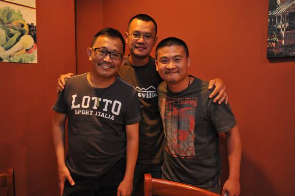 原是广告行销的Danny、阿Tat和Mike,愿意放弃稳重事业为梦启程。