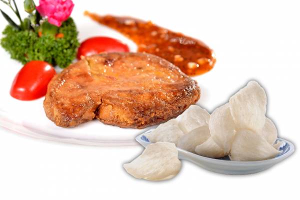 肥厚的鹅肝,再洒上印尼金丝燕燕窝的细碎,让人食指大动。
