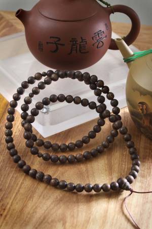 108粒沉香水沉念珠:拥招财能力,获贵人相助,能解除108种烦恼,如官司或婚姻等等。