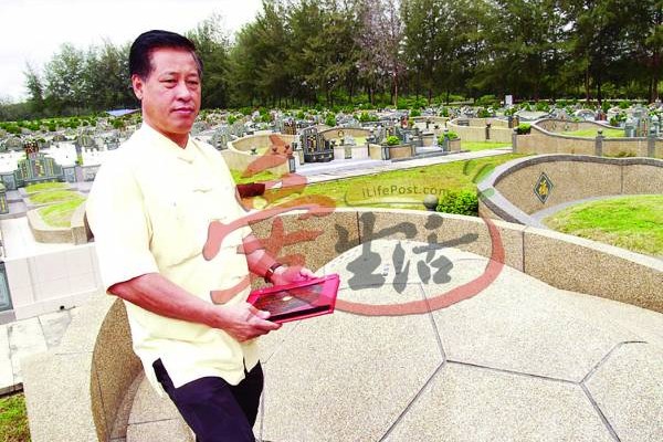 吴道长指出,在阴宅风水学上,水口、朝山丶案山丶来龙丶砂手丶聚气等都要小心,才能算是一个好风水。