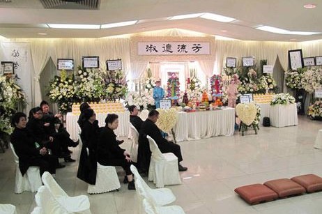 在鬼月出席丧礼,分分钟会招惹“好兄弟”。