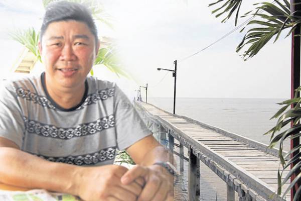 宾叔表示,一座残烂不堪的木桥修建成约600 米的海上桥后,吸引了许多游客到此观赏这里的美景。