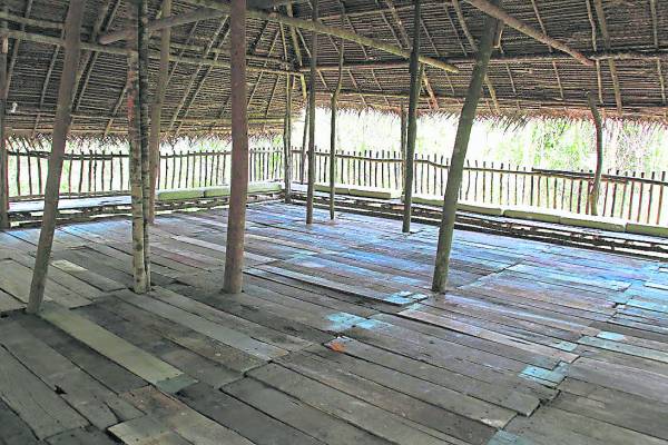 用树木与竹子打造而成的树屋,建构相当震撼……