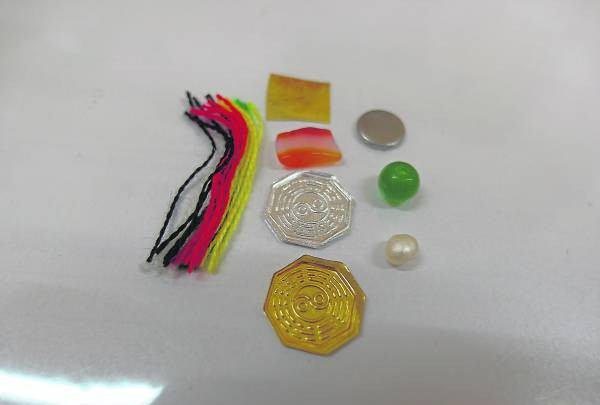 安炉八宝里面的东西,八卦阵法可以取里面的金银卦来使用,直接埋在泥土里。