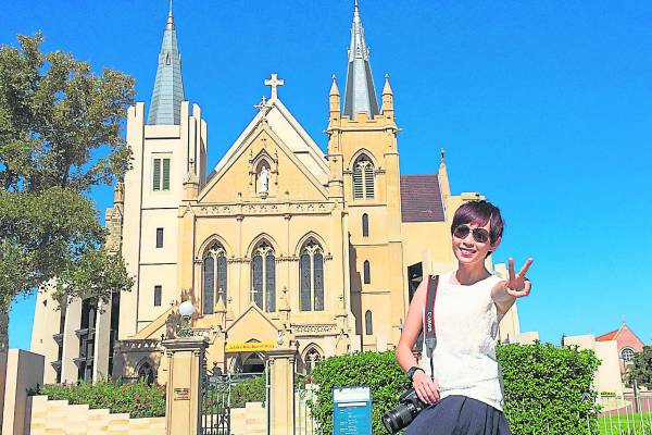 爱摄影爱旅游的胡晓萍，暂时放下新闻主播的身份，来到一年里有130多天都是湛蓝的天空的西澳，给自己一个舒展身心的旅程。