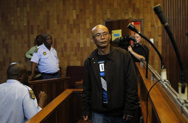 首号代理：2012年11月7日，泰国人春隆·莱姆同泰因犀牛角走私活动而在南非被捕受审，判监40年。