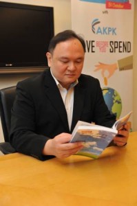 庄博士坦言,不管创业或做直销,一旦失败了就得保持冷静、重新振作,甚至寻找工作重新开始,必要时寻找AKPK整理债务,不让债务困身。