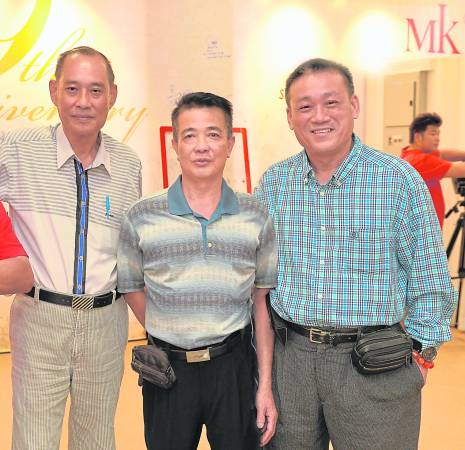 在创业的路上，Calvin幸运遇上了这三大贵人，Uncle Chong 、Uncle Huat 和Uncle Khin（由左至右）。