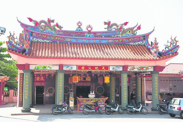  福德祠 地址：1453, Jalan 6, Kampung Valdor, Sungai Bakap, 14200 Seberang Perai (Selatan).