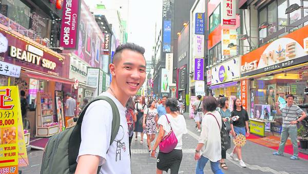 明洞街道是著名购物景点之一,绝对不会让你空手而回。