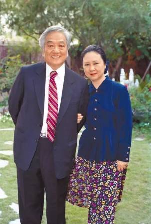 琼瑶与平鑫涛结婚38年，可说是一路携手相伴。