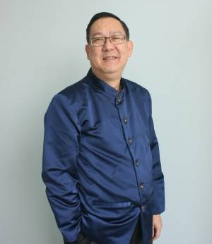 何启雄师傅表示,2004年前买的屋子,都是走七运的屋子,尤其是屋子大门面向西方,背向东方的屋子,宵小之辈容易从大门和后门进入行劫。