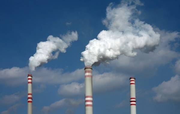 烟囱排放出来的废气，以风水学来说就是“晦气”，大大不利于人体的健康。