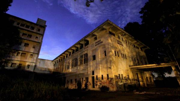 每个国家都拥有闹鬼的地方，而邻国新加坡也不例外。其闹鬼最凶的地方莫过于建于30年代的旧樟宜医院，因为这里曾是军用医院，很多战俘在这里被折磨至死，导致阴魂不散。