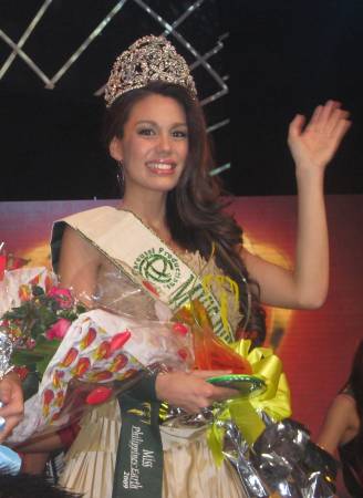 如愿以偿：珊德拉·斯菲特（Sandra Seifert）赢得2009年菲律宾地球小姐，随后在国际地球小姐选美赛中夺得亚军。