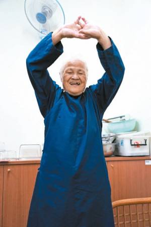 健壮陈绸阿嬷,让人看不出她已经高龄八十七岁。