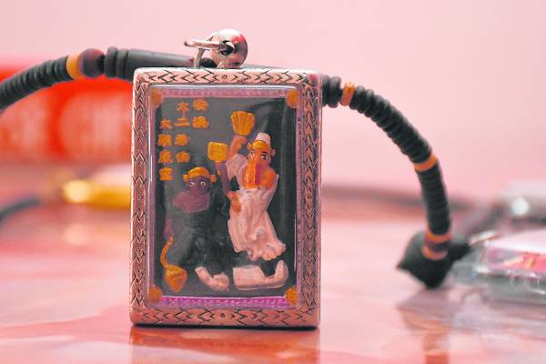 “大爷伯神牌”灵力非凡,可惜目前大伯爷神牌已停产,只留下几枚珍藏。