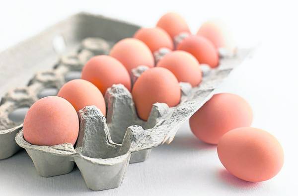 鸡蛋是一种百搭的桌上肴，可是原来鸡蛋除了可以吃、孵出小鸡之外，原来用热腾腾的水煮蛋在身上“滚来滚去”，可以除掉体内的湿毒和吸风气出来。