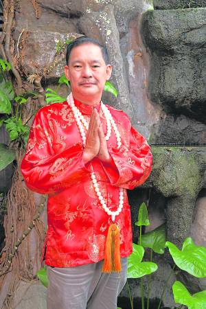 诸葛孔明星象学家苗大在经济不景气的这个关键时刻,他大方的教授读者拜门口土地公,简单又快速的引财人屋。