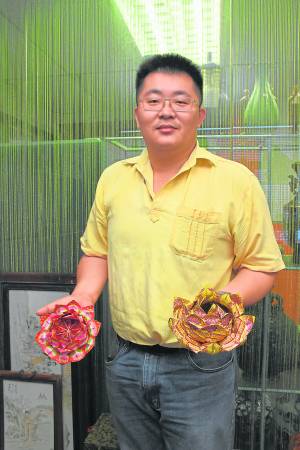 拥有一双巧手的灵数大师陈颉穆,传授边念佛号边折莲花回向婴灵,化解婴灵的怨恨,寻回自己的好运。