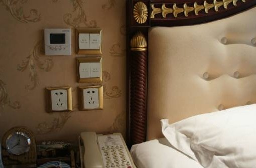 睡房床头上的插座位置在病符位的话，就会催动起不好的气场，轻则影响睡眠，重则健康出现问题。