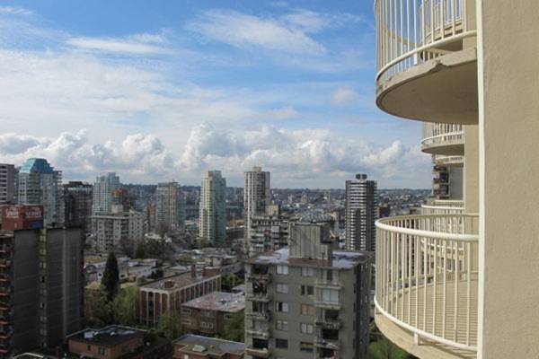 阳台是公寓式住宅的聚气藏风的关键所在，它所处的外界环境会通过各种形式来影响住家的财运。