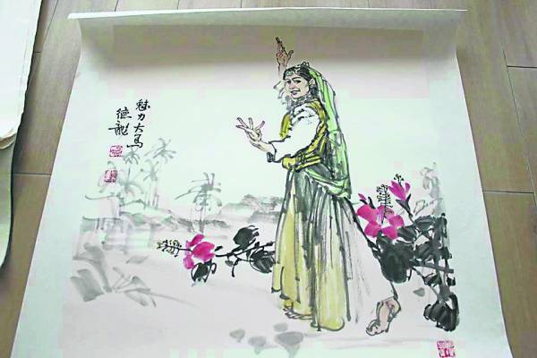 乔德龙首创的“魅力大马”图，以木槿花搭配婀娜多姿的印度姑娘。