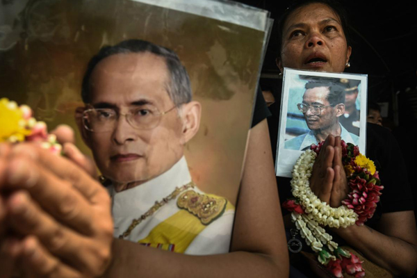 泰王普密蓬去年10月13日驾崩，并对外开放予民众前往瞻仰灵柩至10月5日结束。