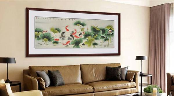 在家种植绿色植物,或者挂一些山水画,有助改善气场化煞。