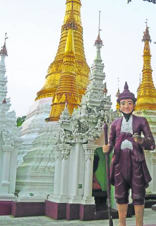 博博昂（Bo Bo Aung）是缅甸著名巫师，各地的寺庙里都有他的塑像。