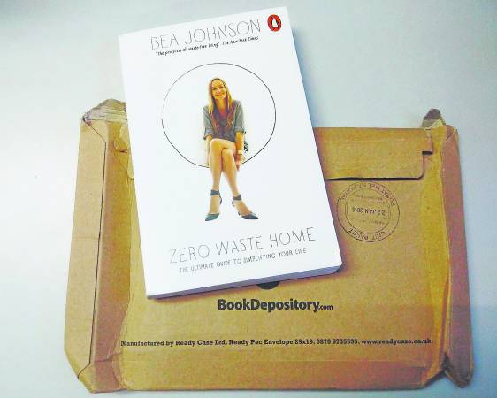 零垃圾圣经《Zero Waste Home》可在本地英文书局买到。