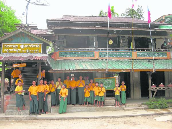 这里看似和普通学校没分别，但其实是全缅甸学子最害怕的“地狱”。